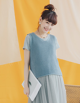62521 Maternity Wear: Fresh and soft V-neck knit vest, Made in Korea NT.390