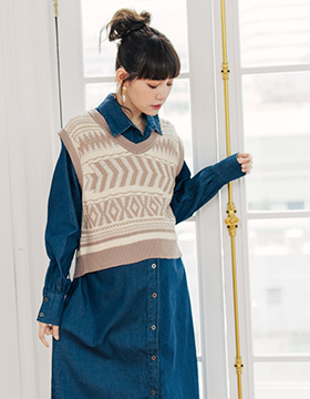 641906 Maternity Wear: Totem short version knit vest top NT.490
